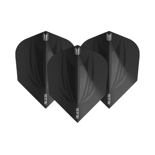 TG407_Target_ProUltra_ID_Black_No6_Flights_1nBWFNcGoLk08E Das Bild zeigt drei schwarze Dartflights des Modells "Target ProUltra ID Black No6". Sie haben ein schlichtes, schwarzes Design mit einem kleinen weißen Logo und dem Schriftzug "PRO ULTRA".