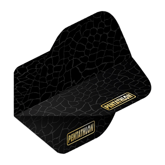 Pentathlon Flights RT Scales Das Bild zeigt das Produkt "Pentathlon RT Scales No2 Standard Flights". Die Flights sind schwarz mit einem dezenten Muster und dem goldenen "Pentathlon"-Logo.