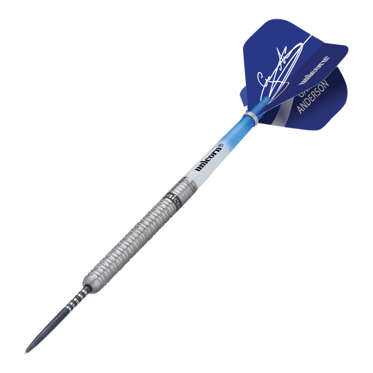 Das Bild zeigt einen Steeldart aus dem "Unicorn Gary Anderson 10 Year Commemoration Limited Edition Set" mit 23 Gramm Gewicht. Der Dartpfeil hat silberne Griffbereiche und blaue Flights mit einer Unterschrift und dem Namen "Anderson".