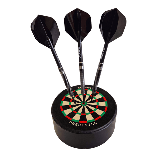 Uchwyt na rzutki McDart Precision Mini Dartboard Das Bild zeigt das Produkt "McDart Precision Mini Dartboard Darthalter" mit drei schwarzen Darts, die im Board stecken. Das Dartboard ist rund und kompakt, ideal als Halter für Dartpfeile.