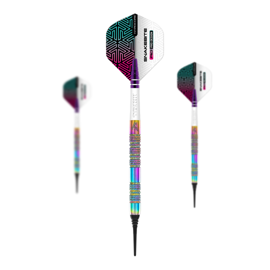 Das Bild zeigt die Red Dragon Peter Wright Diamond Fusion Spectron SE Softdarts mit einem Gewicht von 20g. Die Pfeile haben ein auffälliges, mehrfarbiges Design mit dem Schriftzug "Snakebite" auf den Flights.
