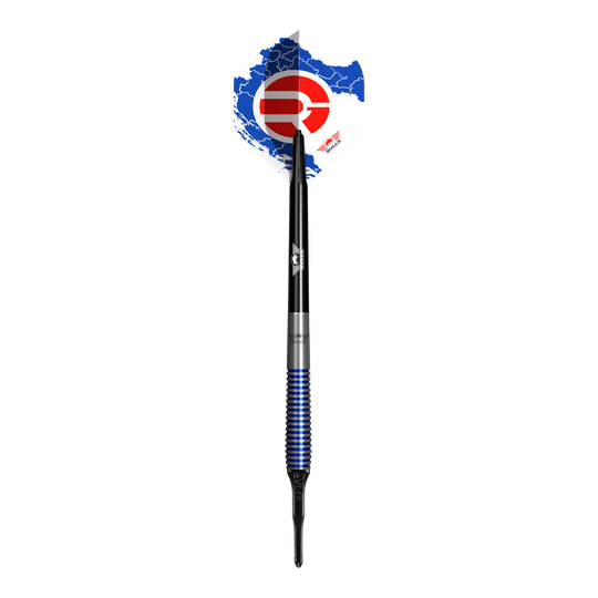 Bulls NL Romeo Grbavac miękkie lotki - 19g Das Bild zeigt einen Softdart namens "Bulls NL Romeo Grbavac Softdarts- 19g". Der Dart hat ein markantes Design mit blauen und silbernen Ringen am Griff sowie einer schwarz-weißen Flights mit roten und blauen Akzenten.