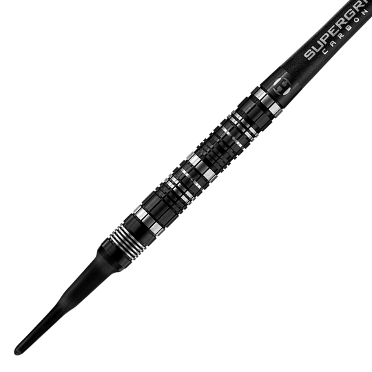 HA29471_Harrows_Magnum_Reloaded_Softdarts_2 Das Bild zeigt einen Harrows Magnum Reloaded Softdart. Der Dart hat ein modernes, schwarzes Design mit silbernen Akzenten und einer geriffelten Griffzone.