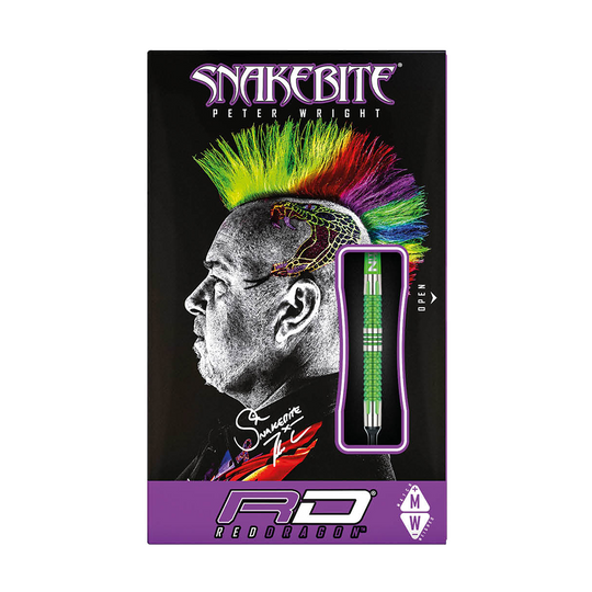 RD1917-Red-Dragon-Peter-Wright-Snakebite-Mamba-2-Softdarts-3 Die Verpackung zeigt die „Red Dragon Peter Wright Snakebite Mamba 2 Softdarts“. Auf dem Cover ist ein Mann mit buntem Irokesenschnitt und einer gezeichneten Schlange zu sehen.