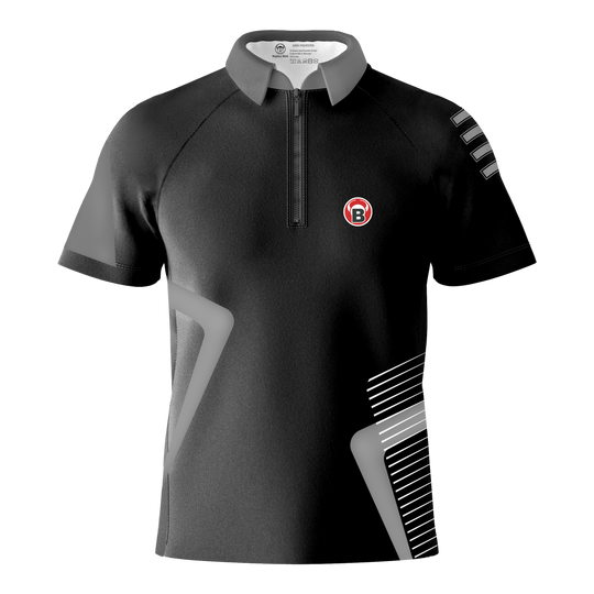 Koszulka Bulls Team Dart - Szara Das Bild zeigt das Produkt "Bulls Team Dartshirt - Grau". Das Dartshirt ist überwiegend grau und schwarz mit modernen Mustern und einem kleinen Bulls-Logo auf der Brust.