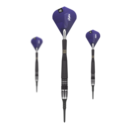 Miękkie lotki Target Phil Taylor Power 9Five GEN10 Auf dem Bild sind drei Target Phil Taylor Power 9Five GEN10 Softdarts zu sehen. Die Darts haben schwarze Griffe und blaue Flights mit dem Aufdruck "Power".