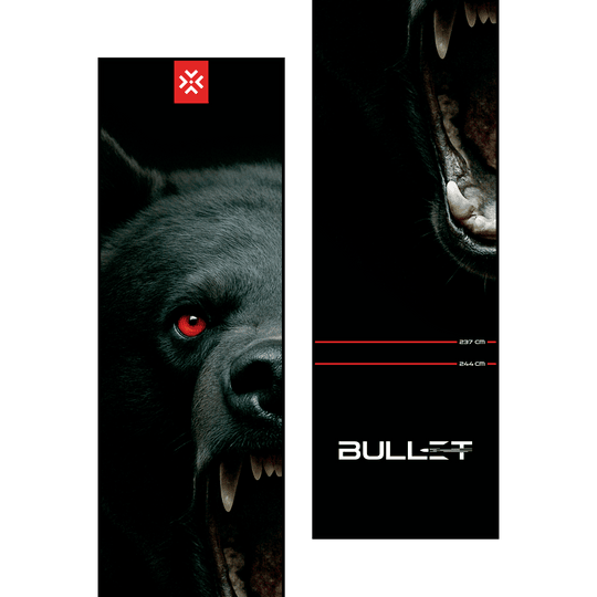 Mata do rzutek Bullet Shred Die Bullet Shred Dartmatte ist auf dem Bild abgebildet. Diese Dartmatte schützt den Boden und markiert den Wurfbereich beim Dartspielen.