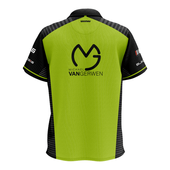 Das Bild zeigt ein Dartshirt mit dem Namen "Winmau Michael Van Gerwen Pro-Line 2024". Das Shirt ist grün mit schwarzen Ärmeln und trägt auf dem Rücken das Michael Van Gerwen Logo.