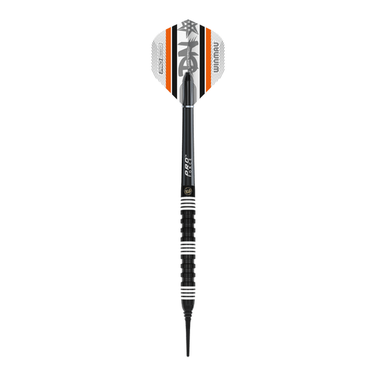 Der Winmau Danny Noppert 85 Pro-Series Softdart wiegt 20 Gramm und hat ein modernes, schwarz-weiß-orangenes Design. Die Flights sind mit dem Winmau-Logo und grafischen Elementen verziert.