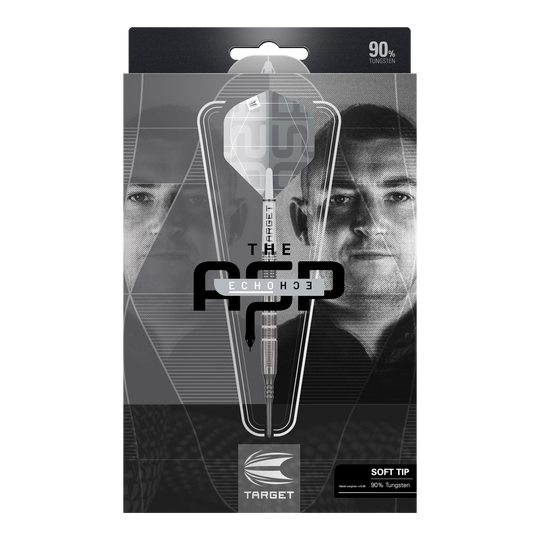 Auf dem Bild ist die Verpackung des Produkts „Target Nathan Aspinall X Echo Softdarts - 18g“ zu sehen. In der Mitte der Verpackung befindet sich ein Softdart mit der Aufschrift „TARGET“ und im Hintergrund sind zwei Gesichter abgebildet.