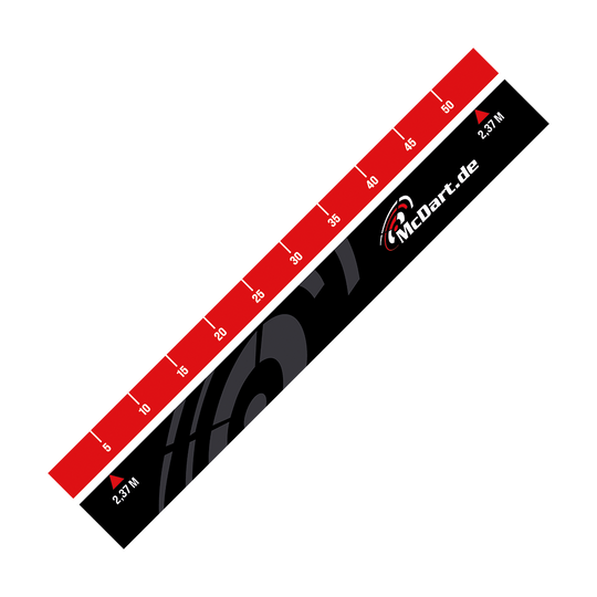 688_McDart_Abwurflinie_1 Das Bild zeigt das Produkt "McDart Abwurflinie", das als Markierung für die richtige Wurfdistanz beim Darts dient. Es ist schwarz-rot gestaltet und zeigt Messmarkierungen sowie das Logo "McDart.de".