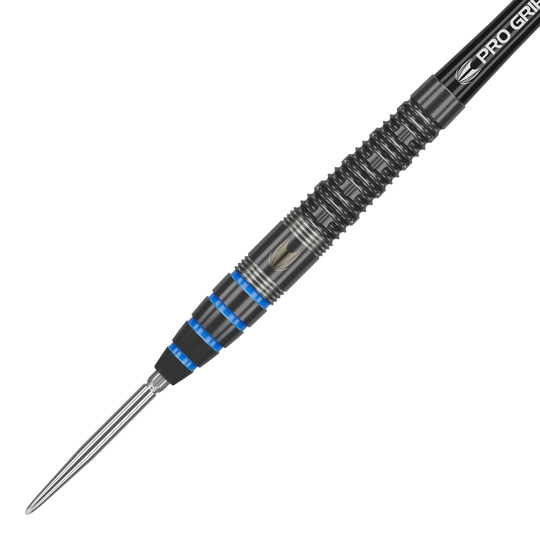 Auf dem Bild ist ein Target Jeffrey De Graaf GEN1 Swiss Point Steeldart mit 23g zu sehen. Der Dartpfeil hat ein schwarzes Design mit silbernen und blauen Akzenten.