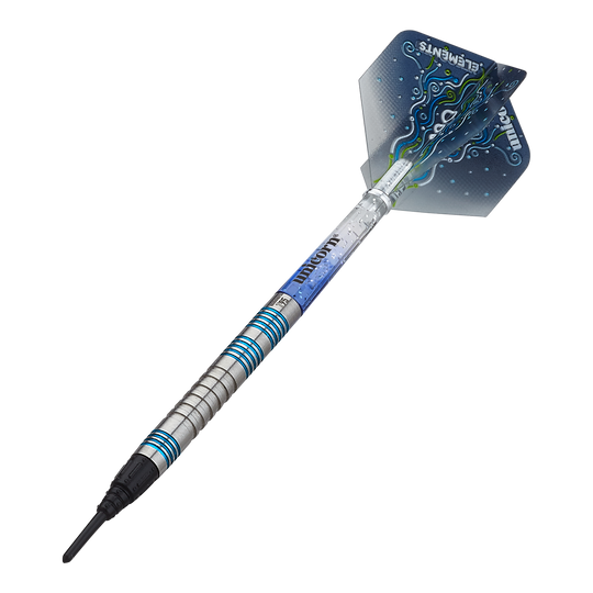 Unicorn T95 Core XL Blue miękkie lotki Das Bild zeigt einen Unicorn T95 Core XL Blue Softdart. Der Dartpfeil hat ein silber-blaues Design mit auffälligen blauen Akzenten und einer verzierten Flights.