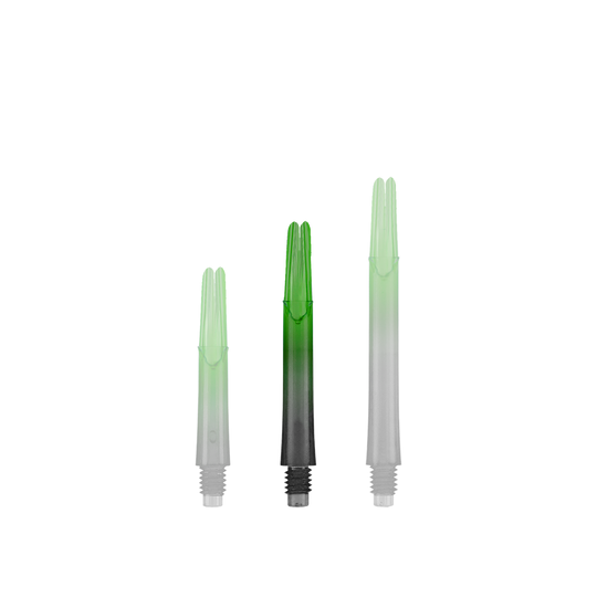 Auf dem Bild sind drei grün-schwarze Dartschäfte in unterschiedlichen Längen zu sehen. Sie stehen aufrecht nebeneinander auf weißem Hintergrund.