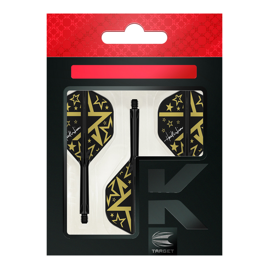 Target Japan K-Flex Hot Shot No2 Standardowy system wału lotniczego Das Bild zeigt das Produkt "Target Japan K-Flex Hot Shot No2 Standard Flight-Shaft-System" in seiner Verpackung. Die Flights und Shafts sind schwarz mit goldenen Sternen und Mustern gestaltet.