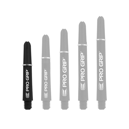 Wałki Target Pro Grip - 3 zestawy - czarne Auf dem Bild sind fünf schwarze Dartschäfte mit der Aufschrift "PRO GRIP" zu sehen. Sie stehen nebeneinander und sind unterschiedlich lang.