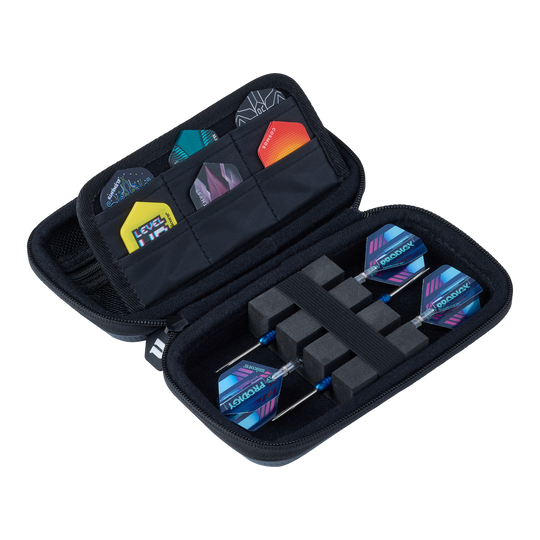 Zu sehen ist das Unicorn Vanguard Small Dartcase in Grau. Es eignet sich zur sicheren Aufbewahrung von Darts.