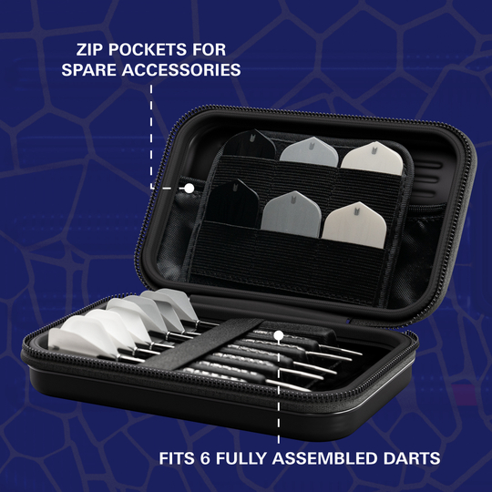 Das Bild zeigt das Produkt "Target Takoma Josh Rock XL Dartcase". Es bietet Platz für sechs vollständig montierte Darts und hat Reißverschlusstaschen für Ersatz-Zubehör.