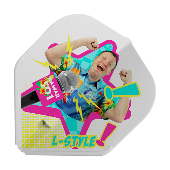 Loty Wayne'a Mardle'a typu B w stylu L, białe, L1EZ Das Bild zeigt das Produkt "L-Style Wayne Mardle Type B L1EZ White Flights" mit einem bunten Design. In der Mitte ist eine fröhliche Person abgebildet, umgeben von Mikrofon, Blitzen und dem Schriftzug "L-Style".