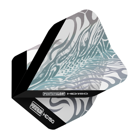 Pentathlon HD150 Metallic Clear Standard Flights Das Bild zeigt das Produkt "Pentathlon HD150 Metallic Clear Standard Flights". Die Dartflight ist größtenteils durchsichtig mit metallisch glänzenden Mustern und schwarzem Rand.