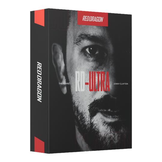 Hier sieht man die Red Dragon Jonny Clayton RD-ULTRA Softdarts mit einem Gewicht von 18g. Die Softdarts haben schwarze, graue und rote Akzente sowie auffällige Flights.