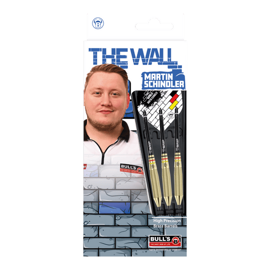 Byki Martin Schindler The Wall Brass Steeldarts Auf dem Bild ist die Verpackung der "Bulls Martin Schindler The Wall Brass Steeldarts" zu sehen. Sie zeigt ein Foto von Martin Schindler sowie drei Steeldarts mit Messing-Barrels.