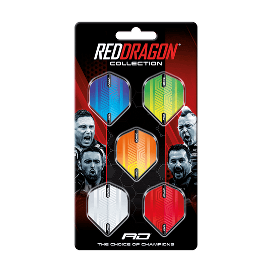 Dies ist eine Verpackung der „Red Dragon Hardcore Ionic Flights Card“ mit sechs bunten Flights für Dartpfeile. Auf der Verpackung sind zudem Bilder von Dartspielern und das Logo der Marke zu sehen.