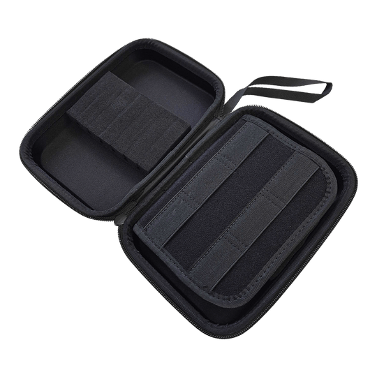 Etui na lotki System-4 z Twoim projektem Abgebildet ist ein Produkt mit dem Dateinamen MCS4-Blau_McDart_System4_Dartcase_Mit_Wunschdruck_Blau_Metallic_3. Es handelt sich vermutlich um ein Etui oder eine Hülle im blauen Metallic-Design.