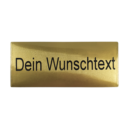 P-Schild_McDart_Pokalschild_mit_Wunschtext_1 Das Bild zeigt ein goldenes Pokalschild mit der Aufschrift „Dein Wunschtext“. Auf diesem Schild kann ein individueller Text eingraviert werden.