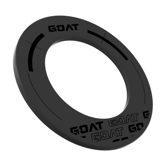 Das Bild zeigt den GOAT Defender 3 Anthrazit Dartboard Surround. Der runde Schutzring ist anthrazitfarben und trägt mehrmals die Aufschrift "GOAT".