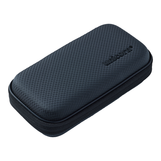 Die Abbildung zeigt das Unicorn Vanguard Small Dartcase in Grau. Diese Darttasche ist kompakt und für den sicheren Transport von Darts geeignet.