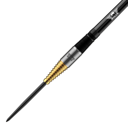 Das Bild zeigt einen Steeldartpfeil mit goldenen und silbernen Rillen am Griffstück. Auf dem schwarzen Schaft ist das Bulls-Logo sichtbar.