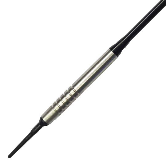 Lotki McDart 85 Tungsten V14 Soft Darts - 17g Auf dem Bild ist ein McDart 85er Tungsten V14 Softdart mit einem Gewicht von 17 Gramm zu sehen. Der Dartpfeil hat einen silbernen, gerillten Schaft und schwarze Spitzen.