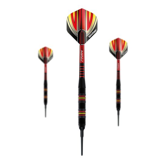 Softdarts Winmau Outrage V2 z mosiądzu powlekanego na czarno - 18g Das Bild zeigt drei Softdarts des Modells "Winmau Outrage V2 Black Coated Brass" mit 18 Gramm Gewicht. Die Darts sind überwiegend schwarz und rot mit gelben Akzenten und haben eine auffällige, moderne Optik.