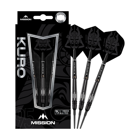 Das Bild zeigt die Mission Kuro Model 4 Softdarts in einer schwarzen Verpackung. Drei Softdarts mit schwarzen Flights und silbernen Details sind neben der Packung abgebildet.