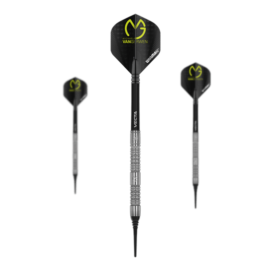 Winmau Michael Van Gerwen MvG Absolute Softdarts Das Bild zeigt drei Winmau Michael Van Gerwen MvG Absolute Softdarts. Die Darts haben schwarze Flights mit gelber Aufschrift und einen silbernen, geriffelten Schaft.
