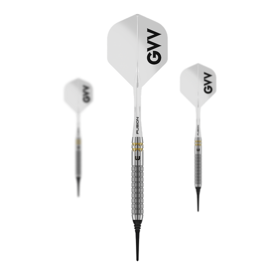 Miękkie rzutki Winmau Gian Van Veen W-MAX - 18g Auf dem Bild ist ein Set Winmau Gian Van Veen W-MAX Softdarts - 18g zu sehen. Drei Darts und das Zubehör sind abgebildet.
