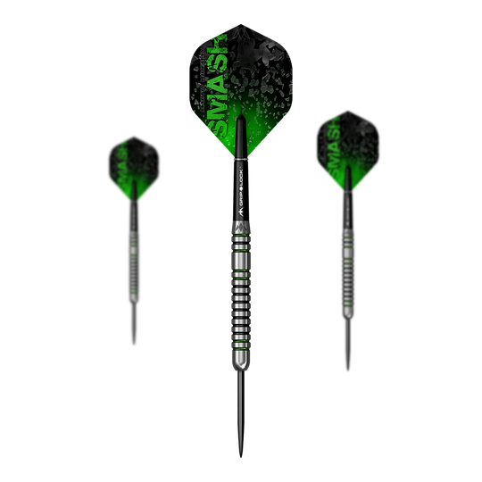 Das Bild zeigt drei Steeldarts mit dem Namen „Mission Martin Lukeman Smash Steeldarts - 23g“. Die Flights sind schwarz-grün und tragen den Schriftzug „SMASH“.