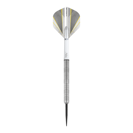 Red Dragon Seren 1 Czyste Steeldarts Das Bild zeigt einen einzelnen Red Dragon Seren 1 Pure Steeldart. Der Dart ist silberfarben mit einem strukturierten Griff und einem weißen Flight mit gelben und grauen Akzenten.