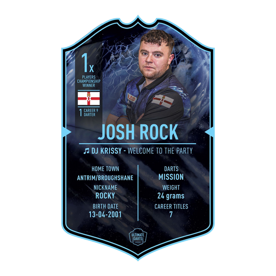 Die Abbildung zeigt eine Sammelkarte von "Ultimate Darts" mit dem Spieler Josh Rock. Auf der Karte stehen Informationen wie sein Spitzname "Rocky", sein Heimatort Antrim/Broughshane, und dass er 7 Karrieretitel gewonnen hat.