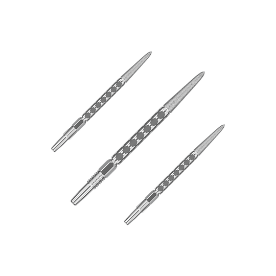 Ein Set mit mehreren kurzen silbernen Dartspitzen ist nebeneinander angeordnet. Die Spitzen laufen parallel.