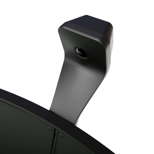 Elektroniczny system autopunktacji Scolia Home 2 z pierścieniem świetlnym 2026 Das Bild zeigt einen Teil des Scolia Home 2 Electronic Score Systems mit Beleuchtungsring. Zu sehen ist ein schwarz-graues, modernes Kameraelement, das über einem runden Gerät befestigt ist.