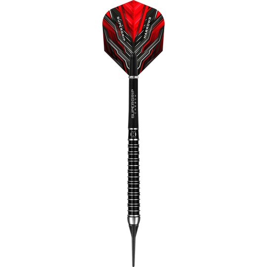 HA25138_Harrows_Supergrip_Ultra_Softdarts_1nGeSXBUHi03p5 Auf dem Bild ist ein Harrows Supergrip Ultra Softdart zu sehen. Der Dart hat rote Flights und ein schwarz-silbernes Barrel mit auffälligen Rillen.