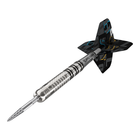 Target Chris Dobey GEN1 Swiss Point Steeldarts Das Bild zeigt den Target Chris Dobey GEN1 Swiss Point Steeldart. Der Dartpfeil hat ein silbernes, geriffeltes Barrel und schwarze Flights mit bunten Akzenten.