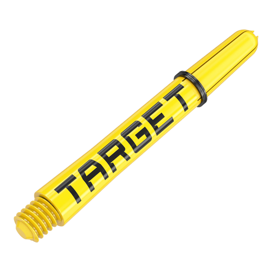 Wałki Target Pro Grip TAG – 3 zestawy – żółte Dies ist ein gelber Dart-Schaft mit dem Schriftzug "TARGET". Der Schaft hat ein schwarzes Gummiband und ein Schraubgewinde am Ende.