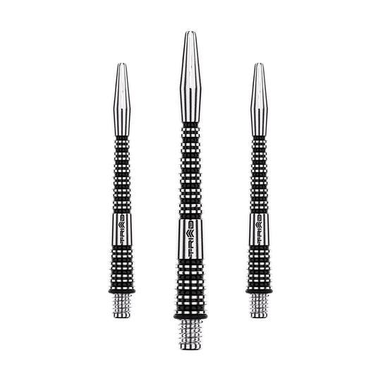 Das Bild zeigt drei schwarze Aluminium-Dartschäfte der Marke Winmau. Die Schäfte haben ein gerilltes Design und sind in unterschiedlichen Längen angeordnet.