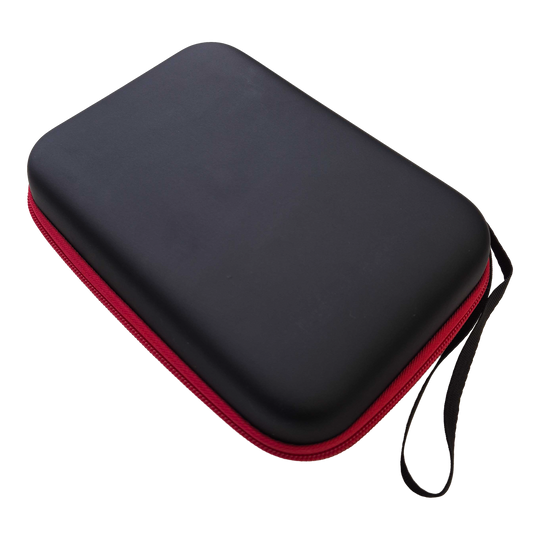 Futerał na lotki McDart System-4 Auf dem Bild ist ein Dartcase in Schwarz abgebildet. Das Etui dient zum sicheren Transport von Dart-Pfeilen.
