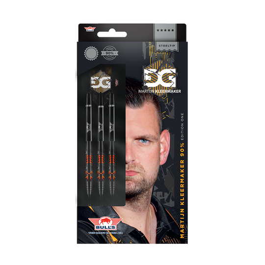 Das Bild zeigt die Verpackung der "Bulls NL Martijn Kleermaker 90% Steeldarts". Auf der Verpackung sind drei Darts und ein Foto von Martijn Kleermaker abgebildet.