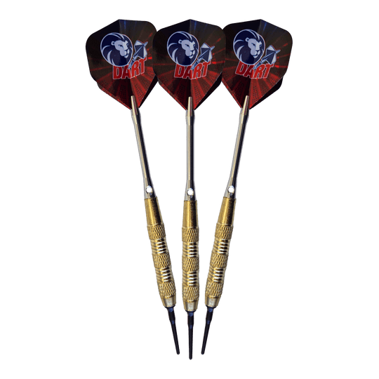 99 rzutek Löwen z miękką końcówką - 18g Das Bild zeigt drei 99 Löwen Soft-Tip Darts mit einem Gewicht von 18g. Die Flights sind schwarz-rot und mit einem Löwenkopf-Motiv sowie dem Schriftzug "DART" bedruckt.