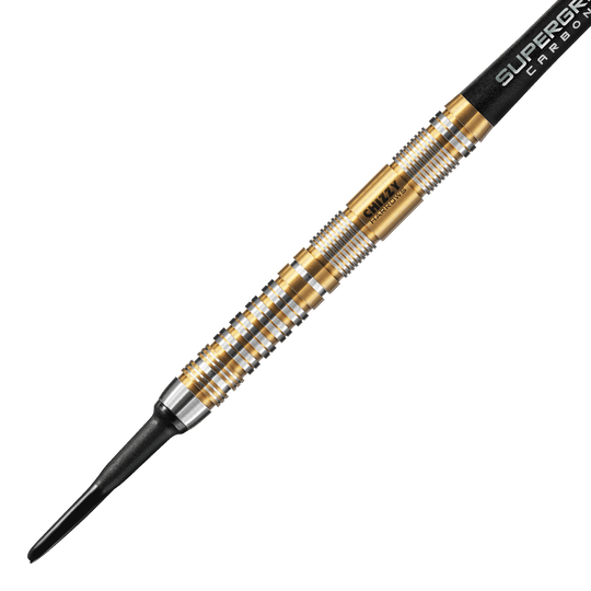 Miękkie rzutki Harrow's Dave Chisnall Chizzy Series 2 Das Bild zeigt einen Harrows Dave Chisnall Chizzy Series 2 Softdart. Der Dartpfeil hat ein auffälliges Design mit goldenen und silbernen Ringen entlang des Barrels.